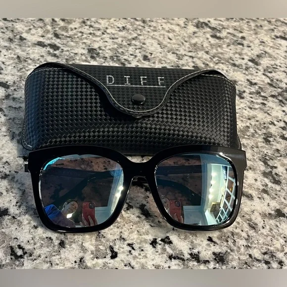 Diff Eyewear | Accessories | New Diff Mirrored Sunglasses  display picture 2